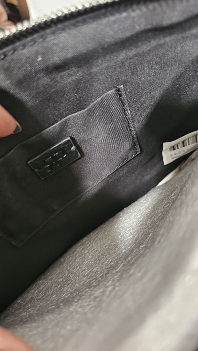 Geanta neagra noua cu etichetă Parfois, tip poștaș
