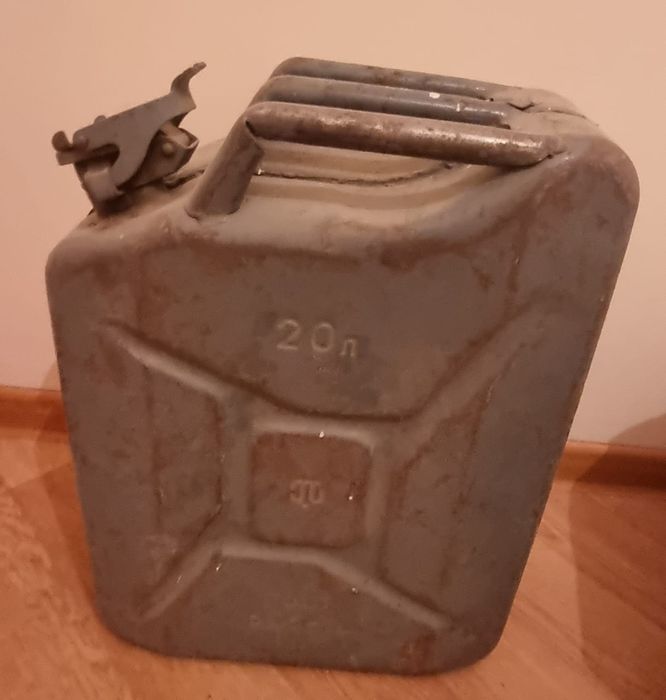 Продается конистра 20л