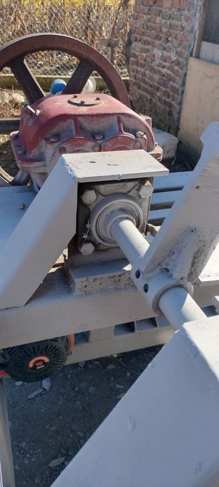 Spărgător lemne foarte puternic