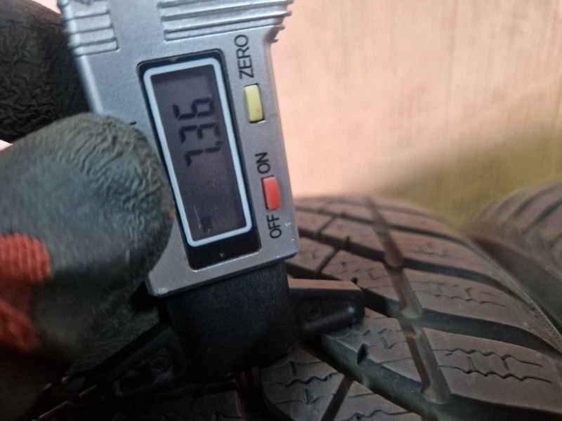 2 Yokohama R17 215/60 Anvelope de iarnă DOT1319