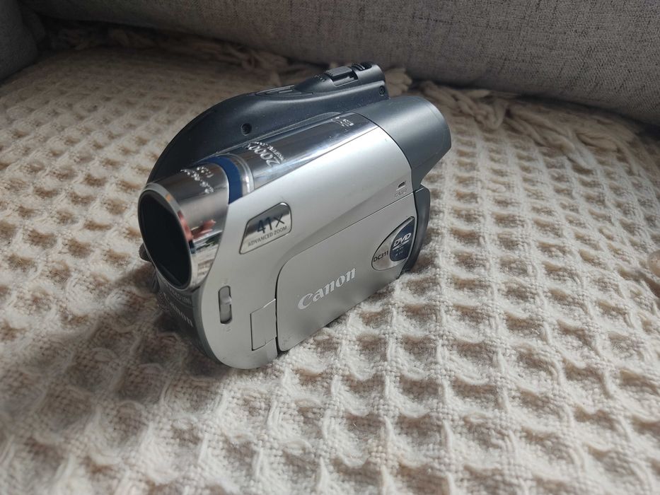 Видео камера Canon DC311