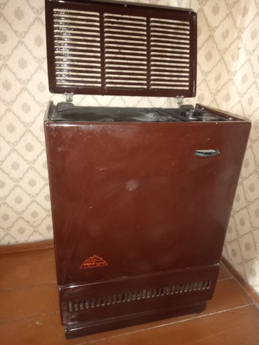 Продавам 2бр.нафтови печки-Юг супер и Металургия.