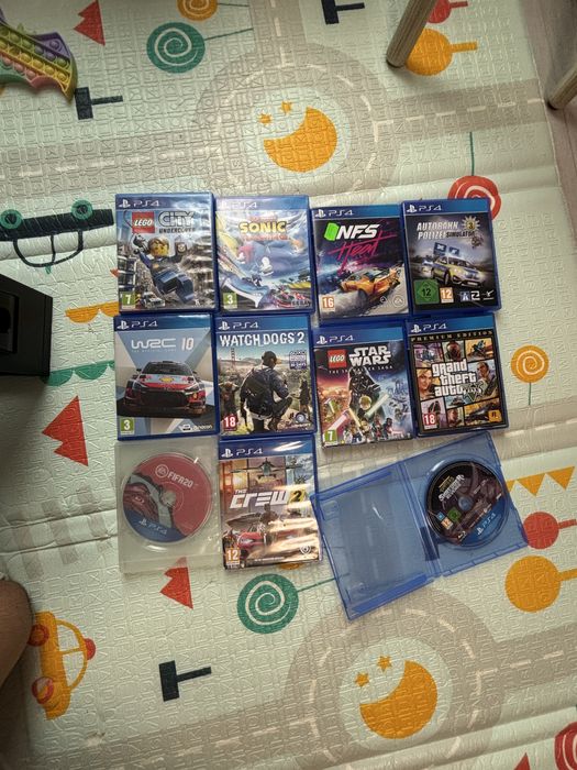 PlayStation 4 с 3 контролера