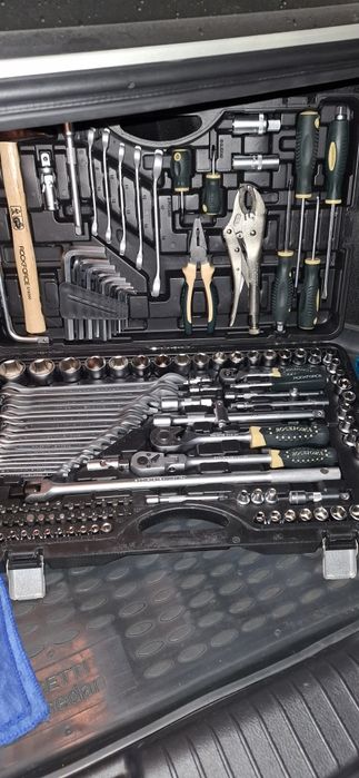Продаётся набор инструментов. Состояние  новое.