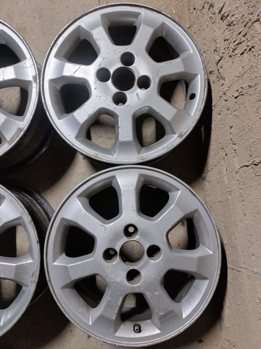 Продам титановый диск на опел размер 15  4 × 100 в хорошем состоянии п