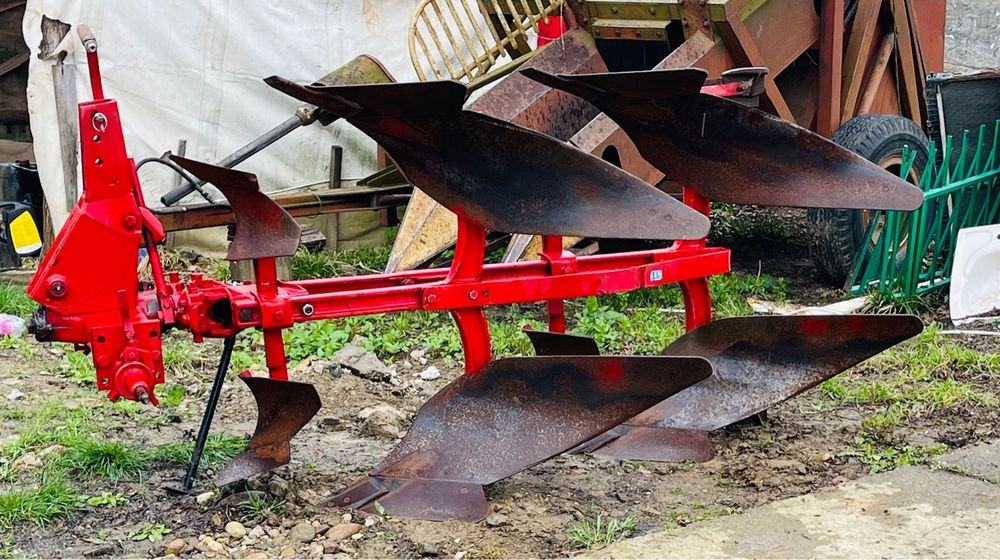 De vanzare plug Reversibil KUHN 2 trupite