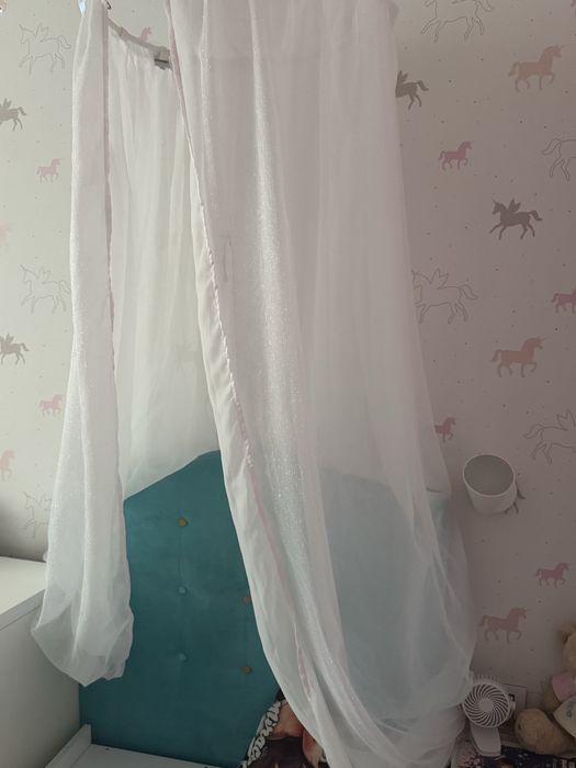 Балдахин за легло