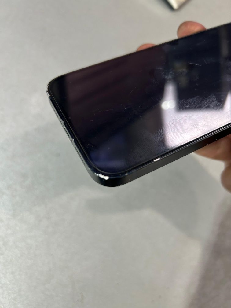 Продам iPhone 13