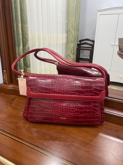 женская сумка красная.