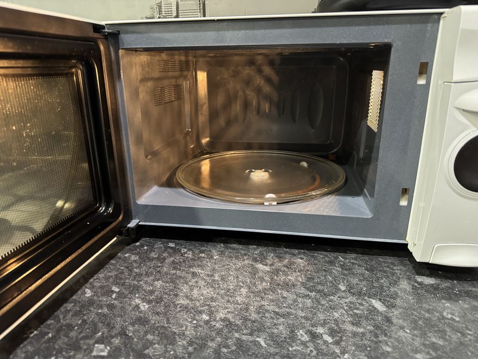 Продам микровалновую печь LG