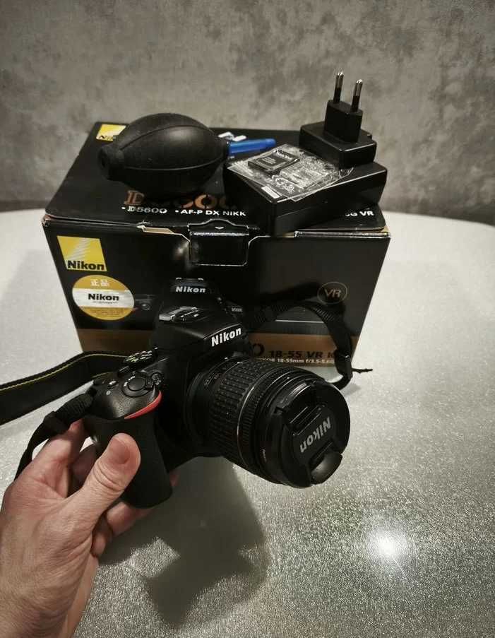 Зеркальный фотоаппарат Nikon D5600 kit 18-55mm