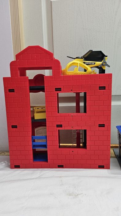 Playmobil stație garaj pompieri și politie de jucarie