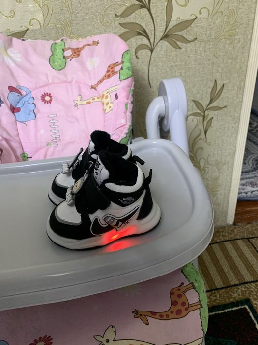 Абсолютно новые детские красовки не разу не одёваны размер 18