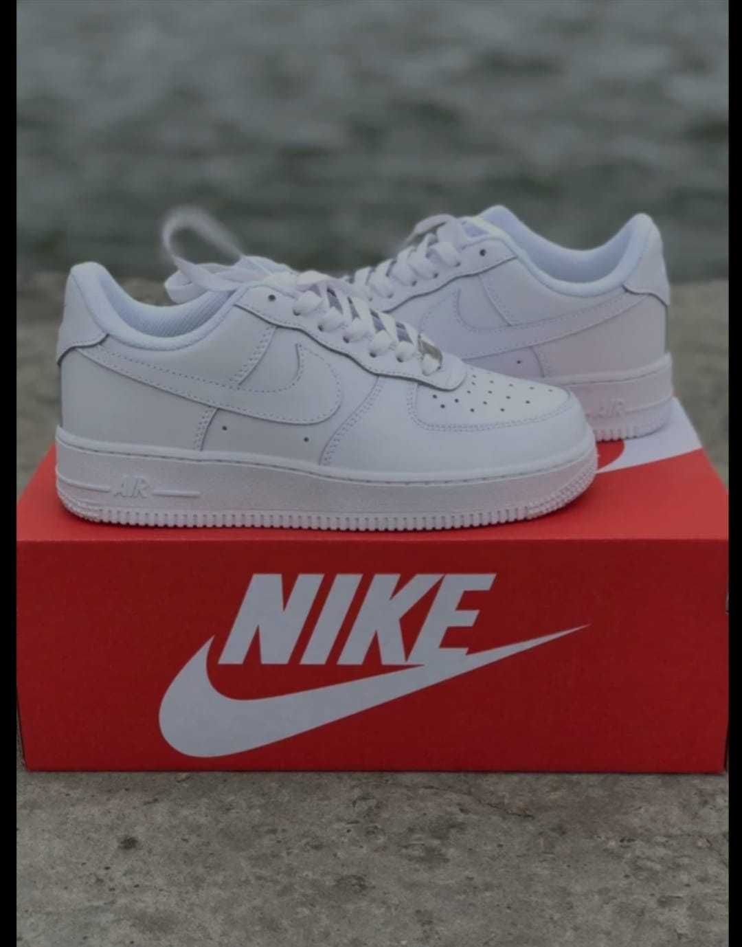 Adidasi Nike Air Force 1 low albi white dama si barbati