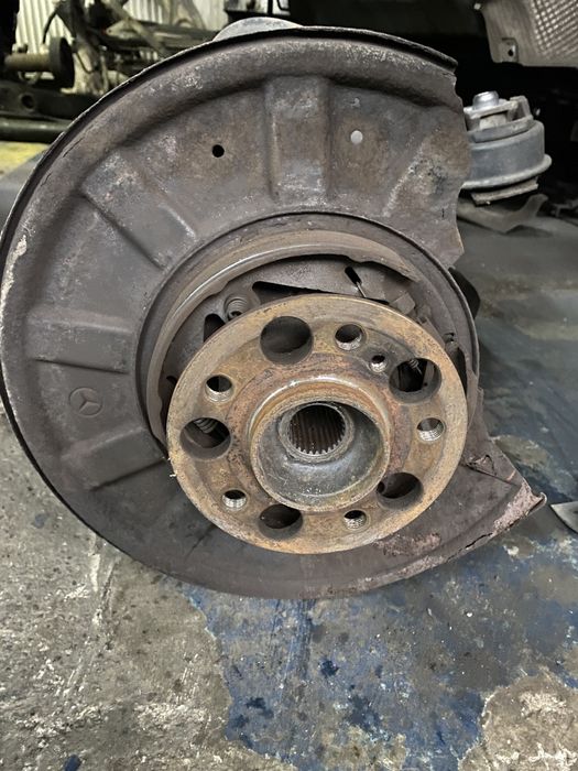Fuzeta stanga dreapta fata spate mercedes w204 s204  E Class w212 c207