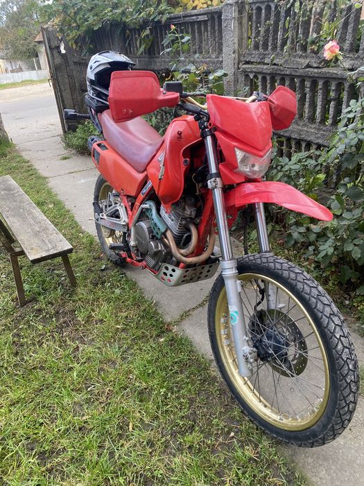 Vand Honda dominator nx500 sau dezmembrez