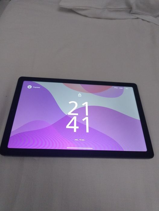 Vând tableta Lenovo M9 in stare impecabila+husa