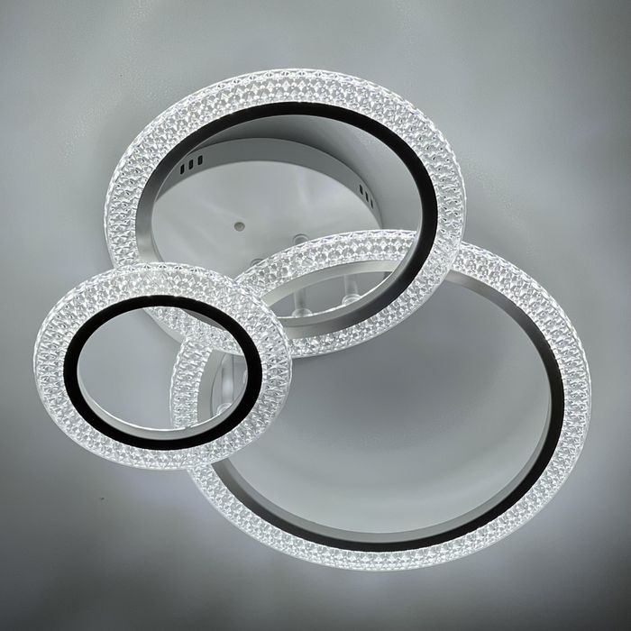 Люстра с пультом светильник