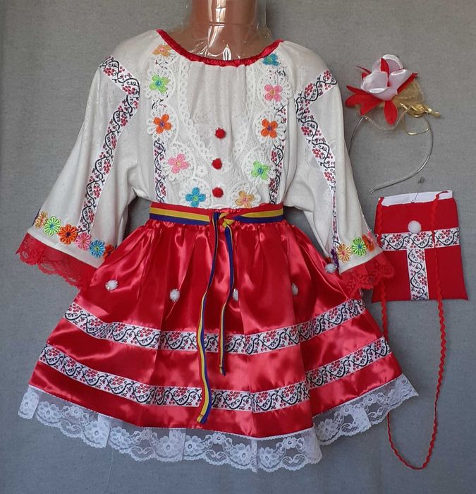 Costum popular pentru copii marimea 3 (4-5-6 ani) 235 lei