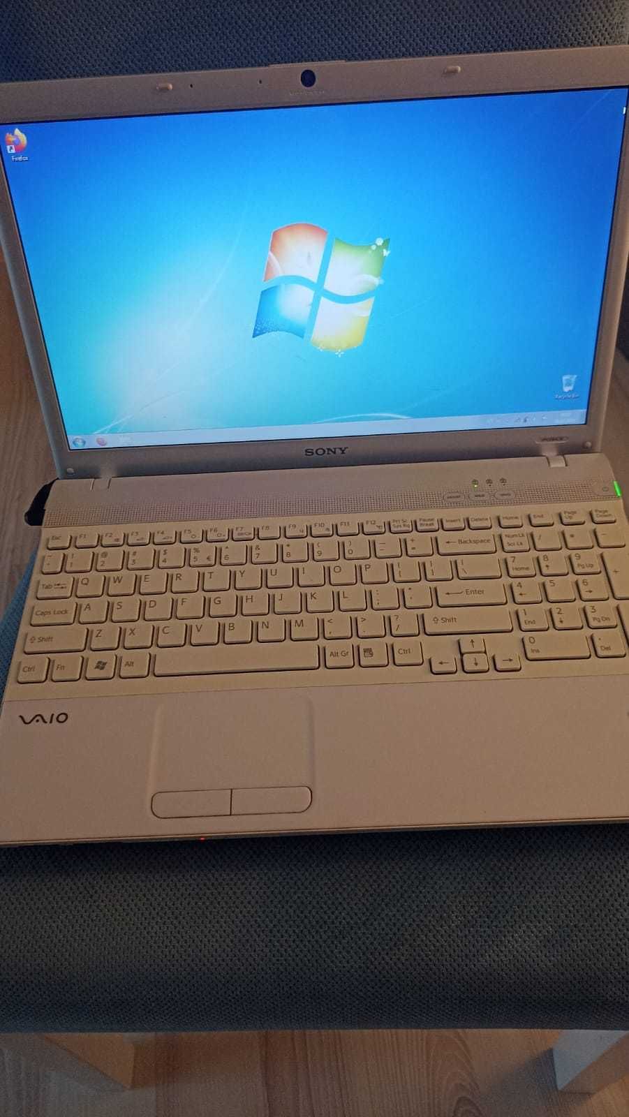 Vând laptop Sony Vaio i3