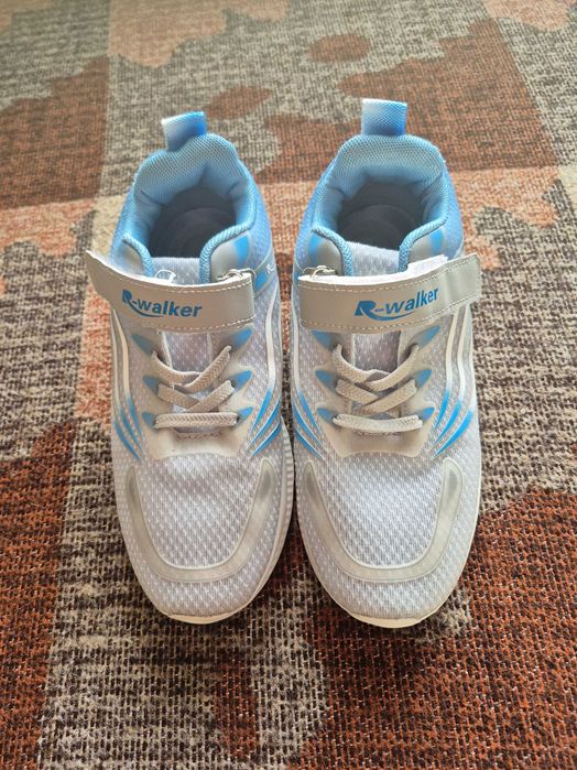 Продавам детски маратонки, номер 34