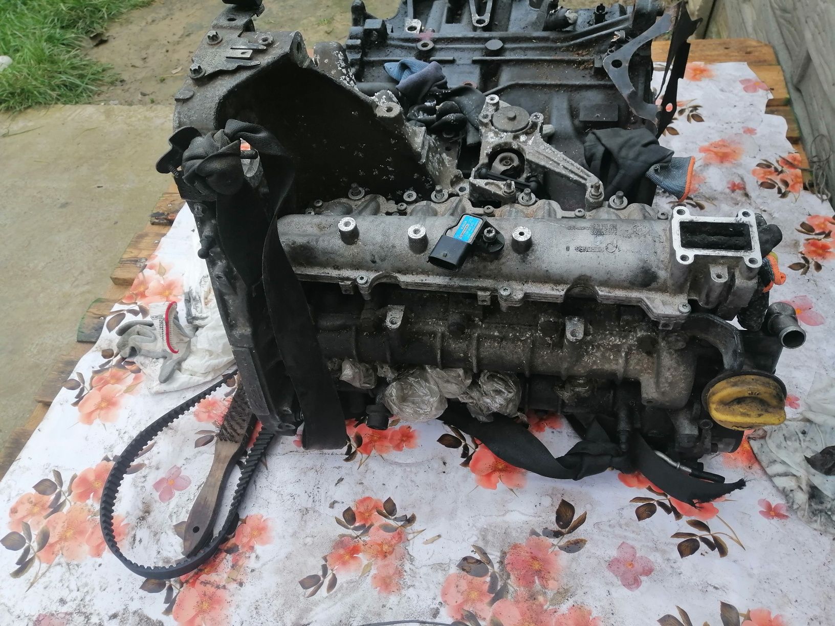 Vând motor opel zafira b 1.9 cdti 150 cp