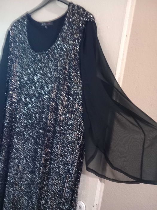 Черна официална рокля с пайети