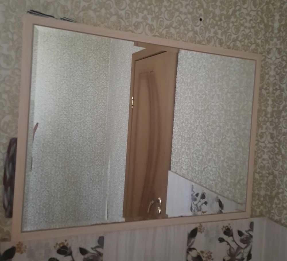 Продаётся шкаф, комод, тумбочки и кровать