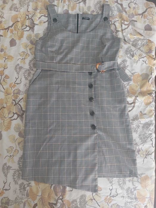 Rochie nouă, cu etichetă