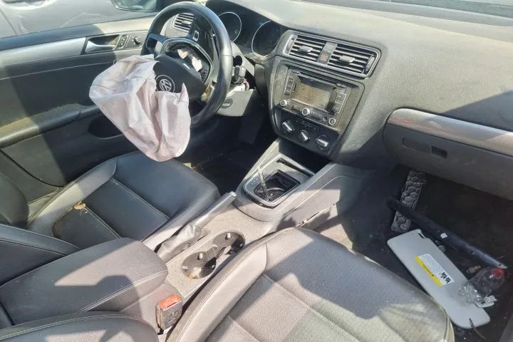 pompa abs servodirectie caseta de directie grile bord ansamblu stergatoare turbina broasca macara geam stanga dreapta fata spate VW Jetta 6 facelift motor 1.4tsi 150cp CZTA  Dezmembrez