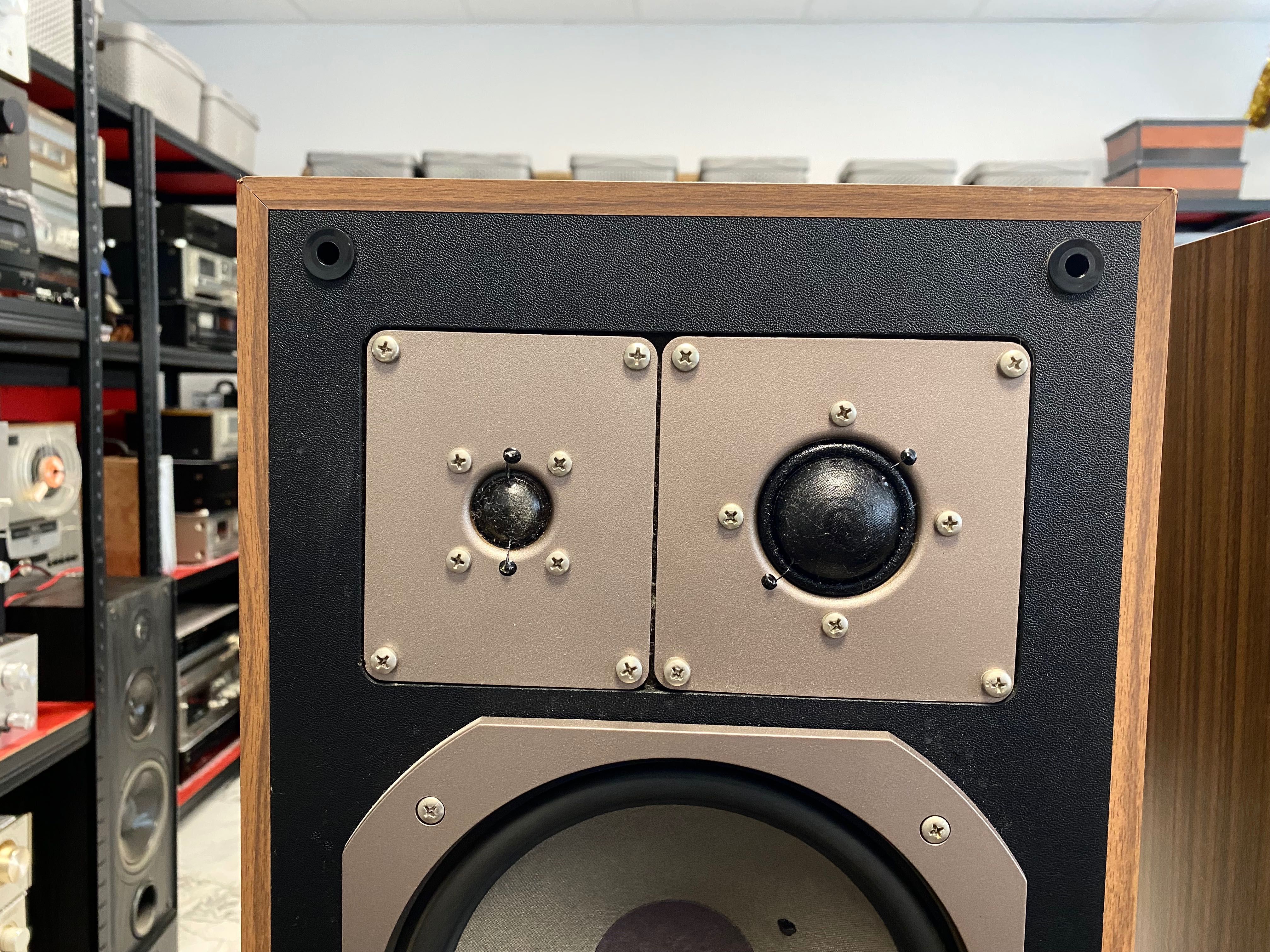 Класни тонколони Grundig