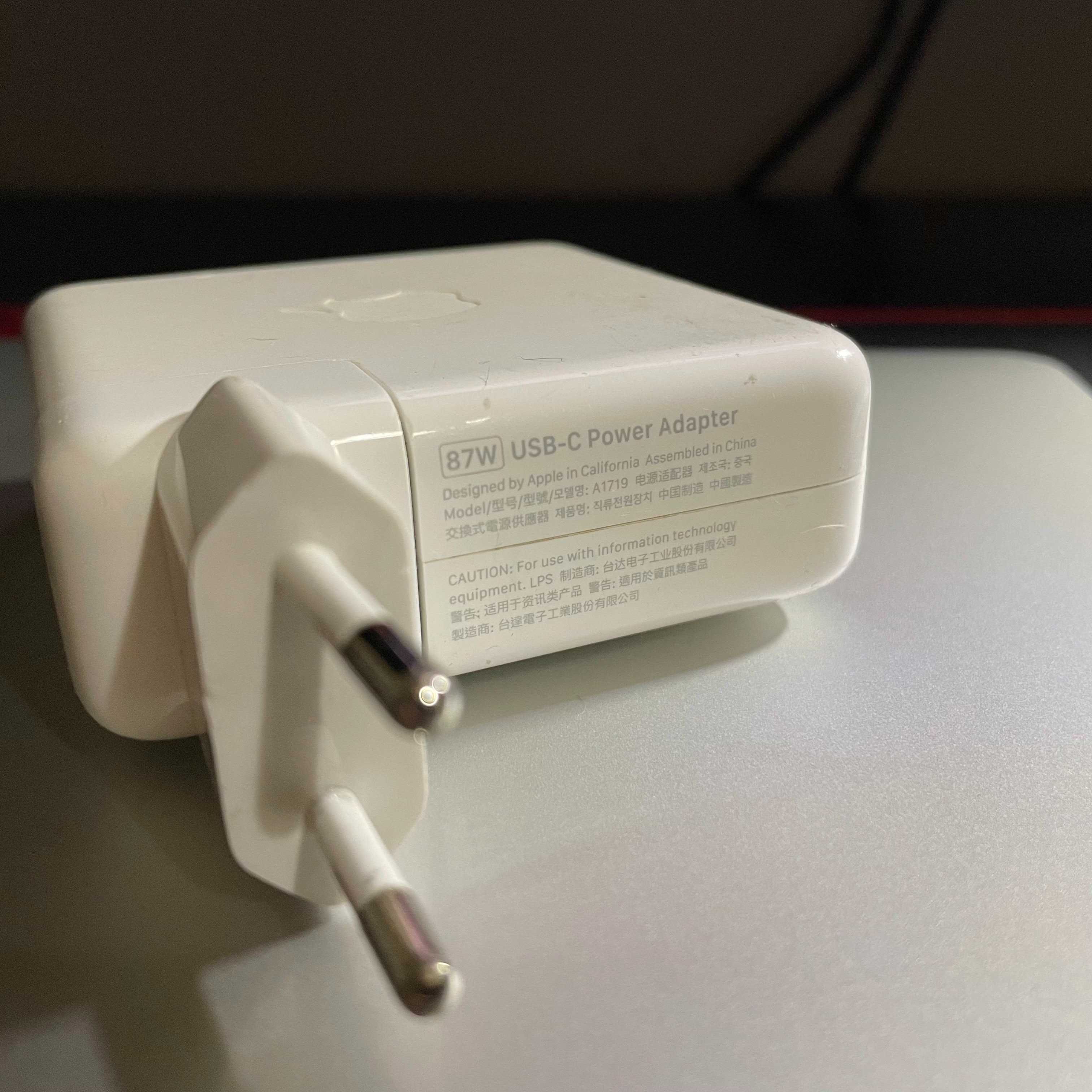 Vând MacBook Pro 15” Retina (2016) | i7, 16GB, Radeon | excelent