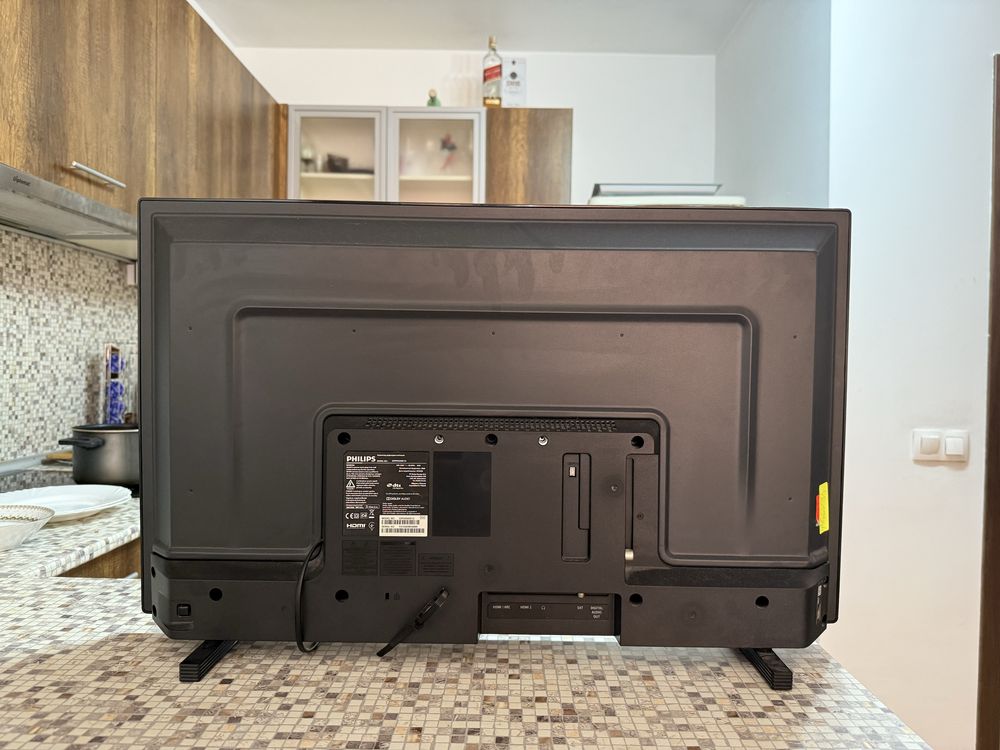 Телевизор Philips 32инча