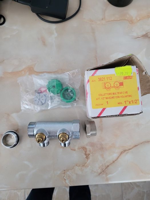 Distribuitor 1"cu 2 cai 1/2"