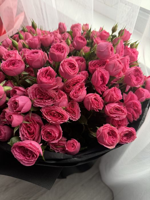 Роскошный букет розовых кустовых роз Алматы