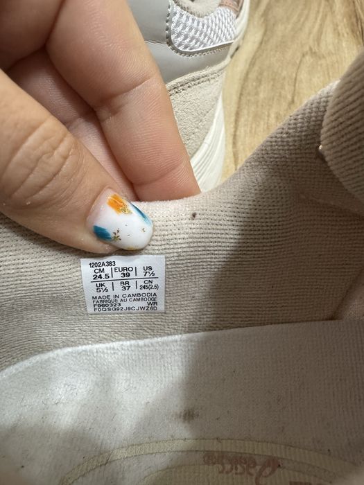 Маратонки asics 39 номер , 24,5см стелка