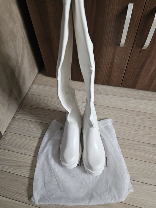 Cizme înalte albe