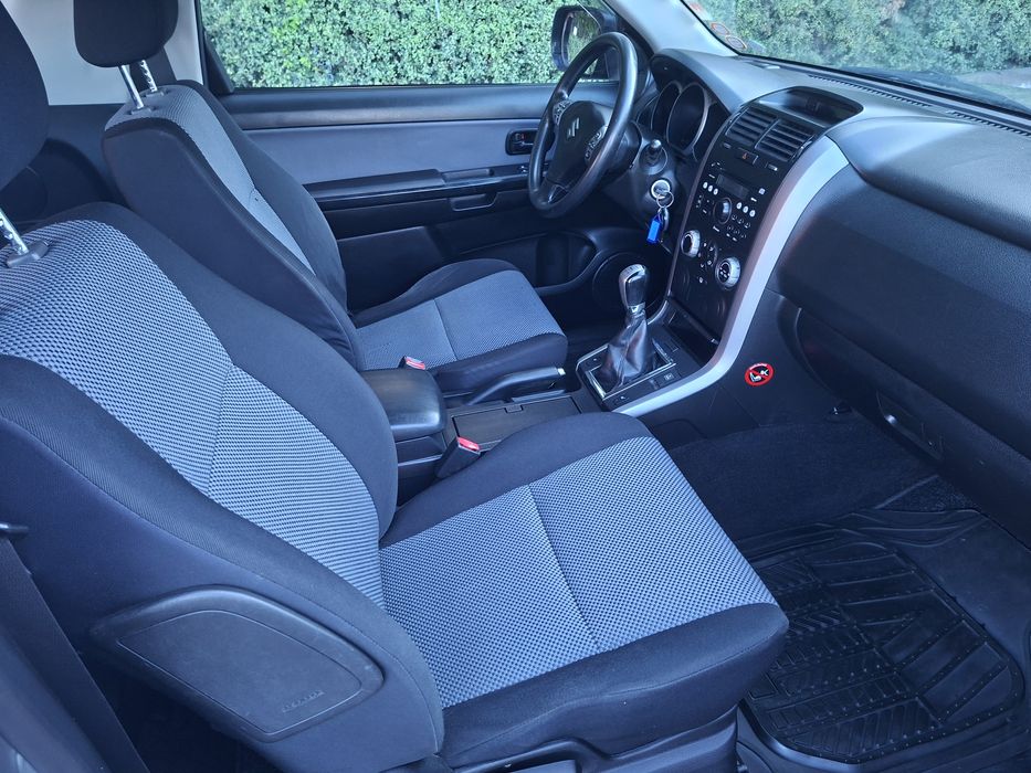 Vând Suzuki Grand Vitara 1.6 Benzină 4x4