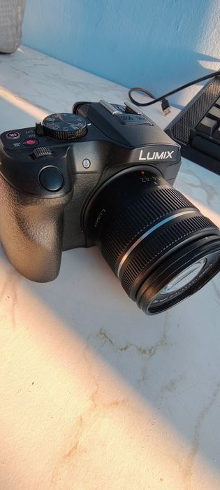 Vând aparat foto Panasonic lumix DMC-G6