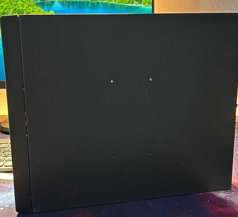 Carcasă Mini-ITX compactă