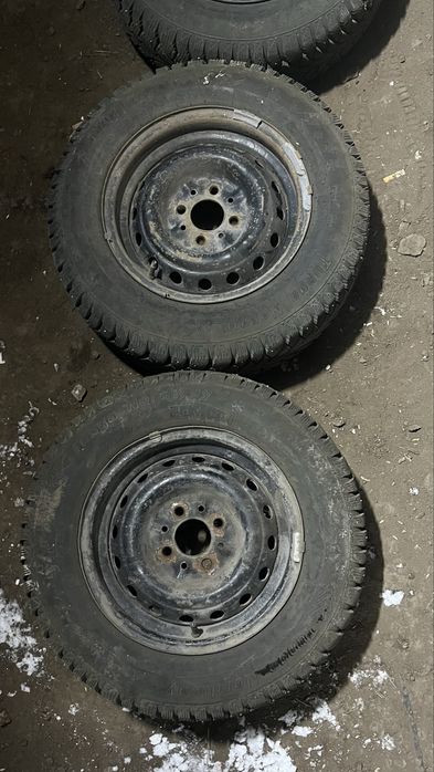 Продаю зимние шины с шипами р13