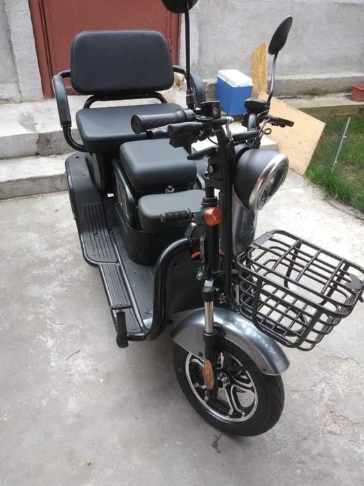 Vând triciclu Neo 6 , electric , 60v, 20Am