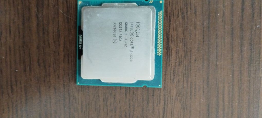 Vând procesor Intel core i3 3220
