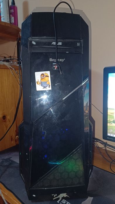 Геймърски настолен компютър с Монитор benq