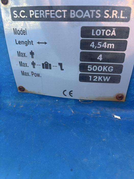 Barca lotca cu motor pescuit