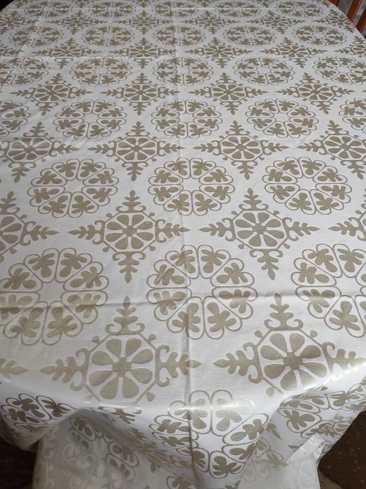 Луксозна покривка за маса 140/270