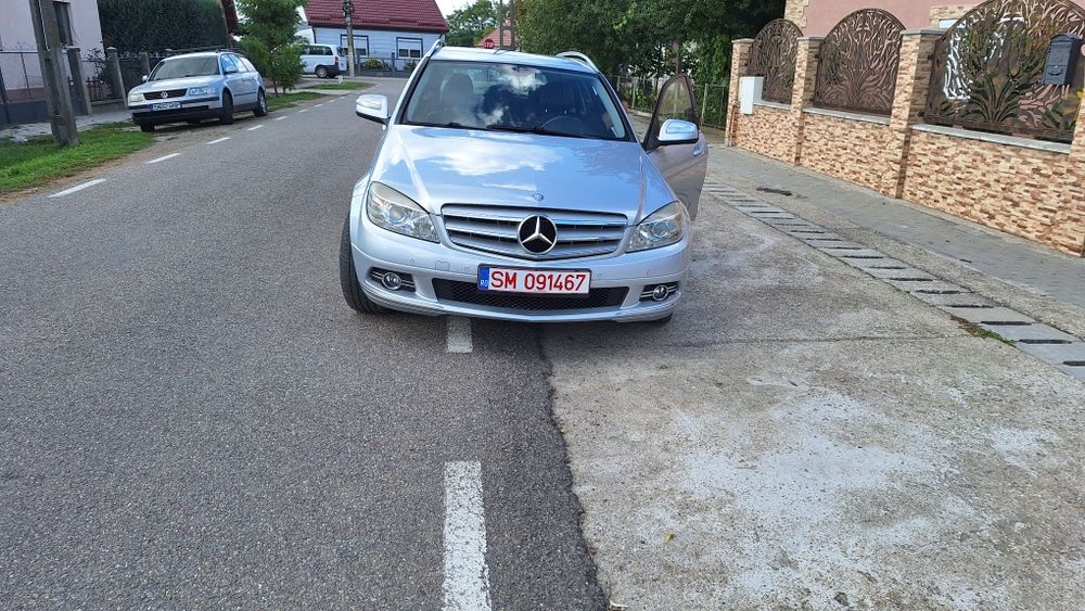 Vand sau schimb mercedes c220 2008