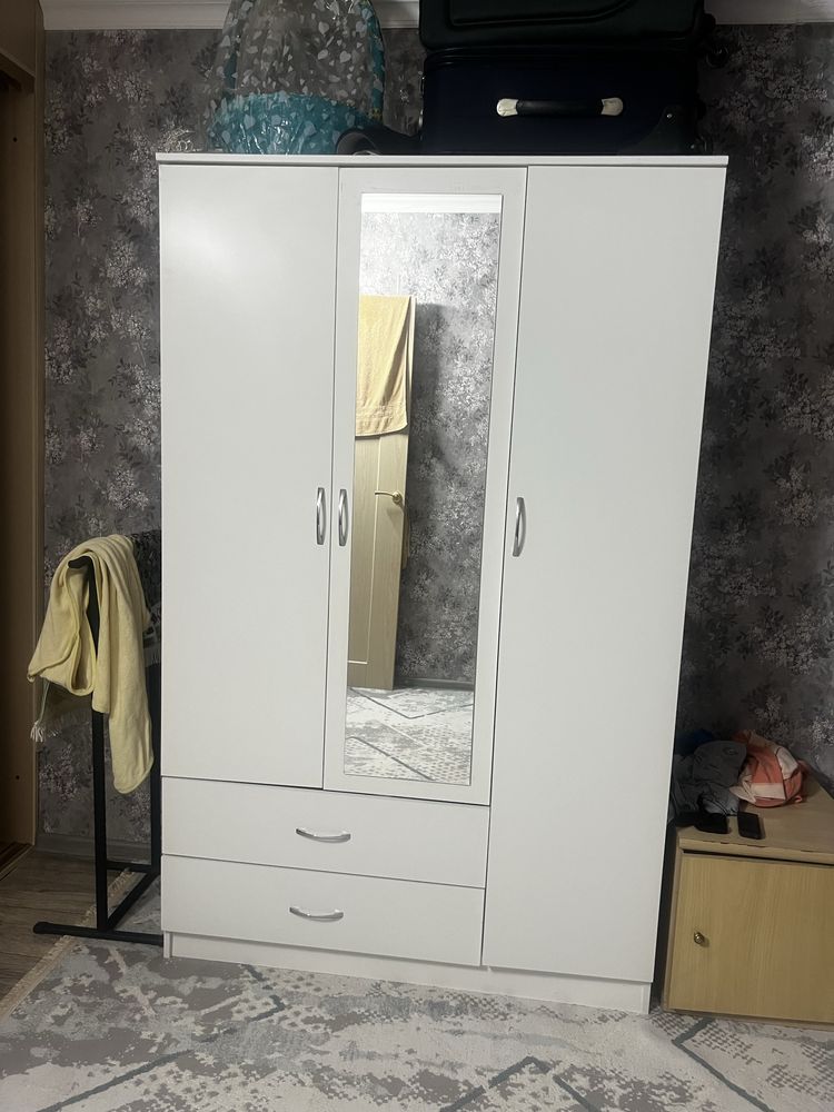 Шифоньер шкаф в хорошем состоянии
