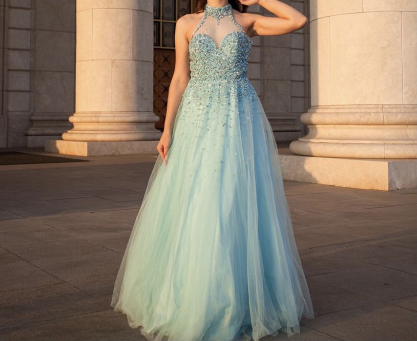 Продаю совершенно новые платья! Срочно!