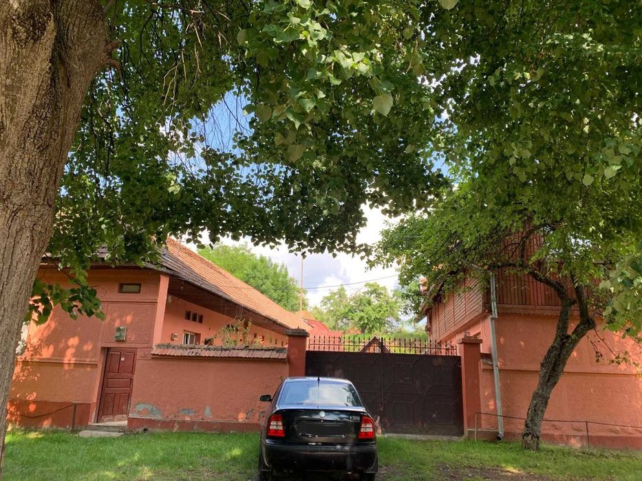 Casa si Pensiune de vanzare + 5500 mp teren